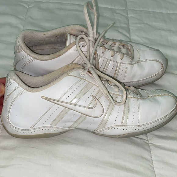 Nike cheer sneakers - Picture 2 of 3